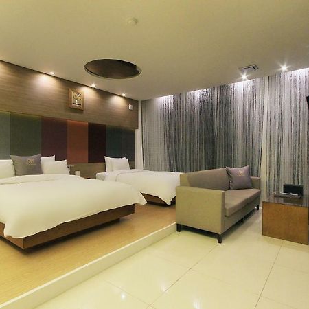 H Drive Hotel Iksan Exterior photo