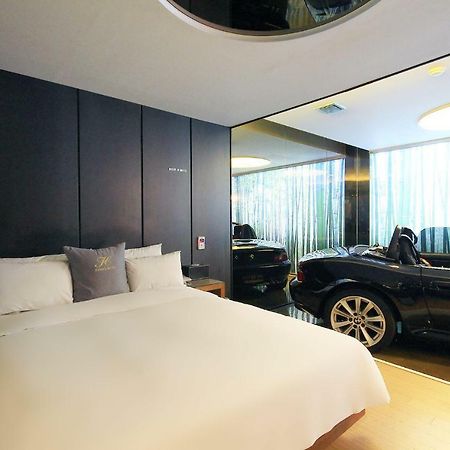 H Drive Hotel Iksan Exterior photo