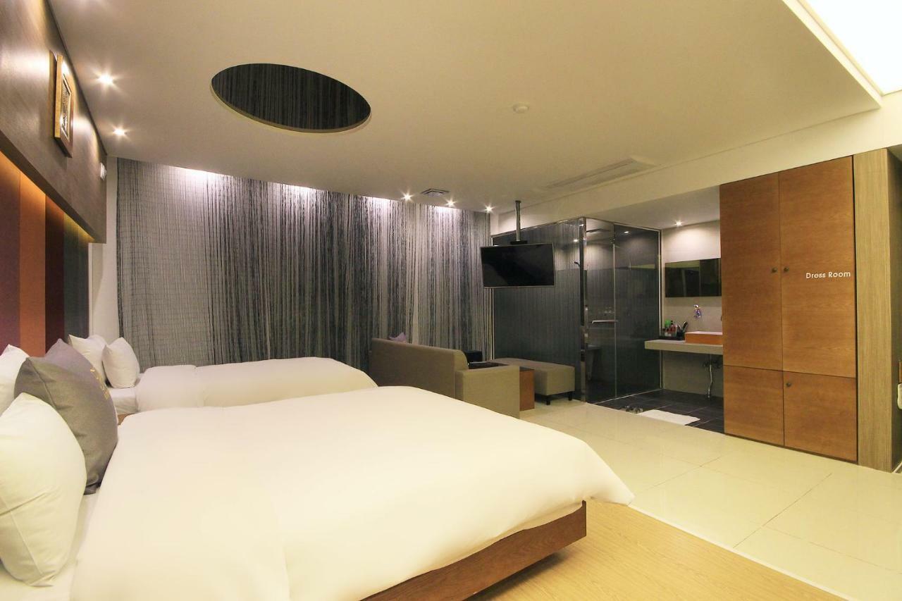 H Drive Hotel Iksan Exterior photo