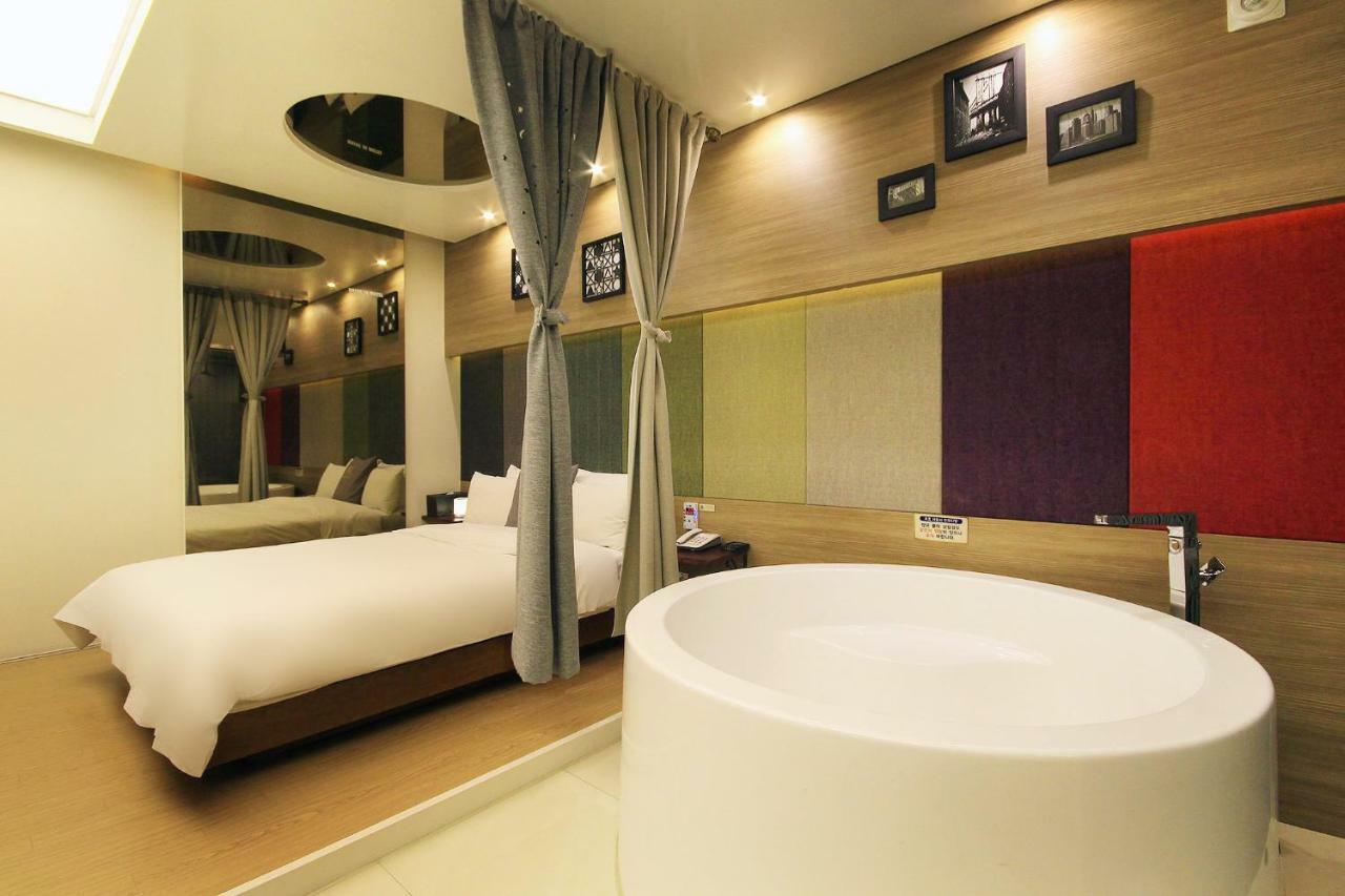 H Drive Hotel Iksan Exterior photo