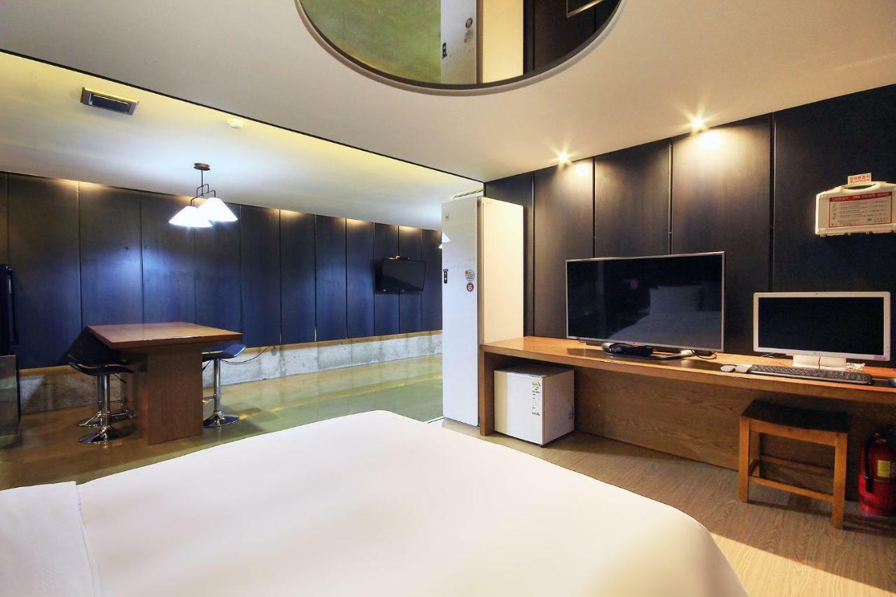 H Drive Hotel Iksan Exterior photo